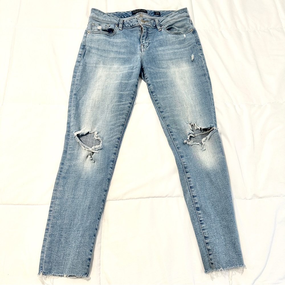 Lucky Brand Light Blue Distressed Mid-Rise Skinny Jeans • 6/28